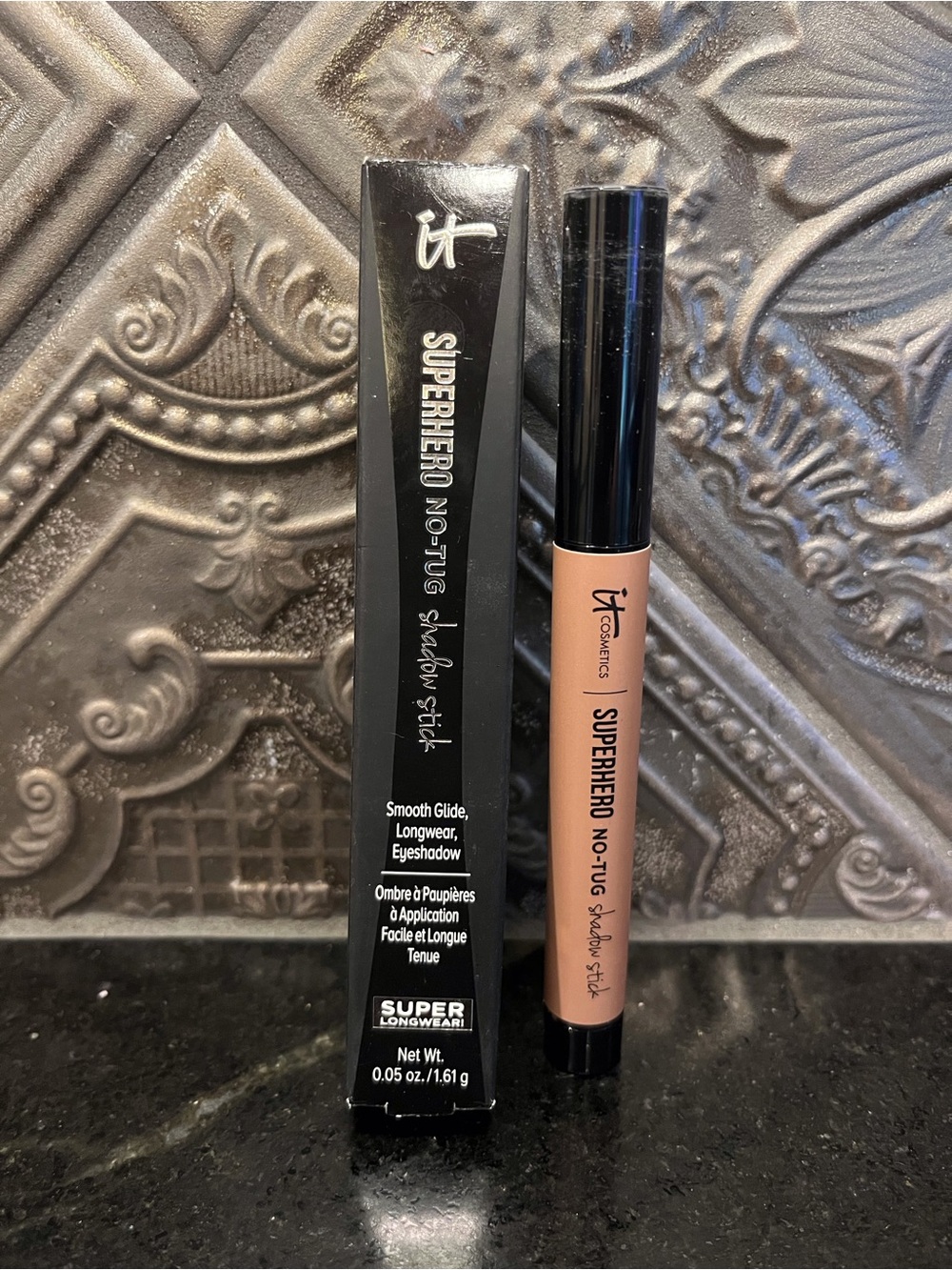 it cosmetics Superhero No-Tug Shadow Stick — Neutral Nude Taupe